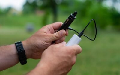 Có Nên Sạc Pin Vape Bằng Sạc Điện Thoại? Cách Sạc Vape Đúng Chuẩn, An Toàn