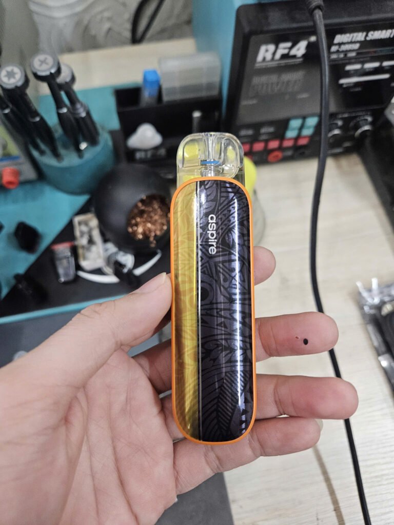 Aspire Pixo được kiểm tra cổng sạc và mạch nguồn